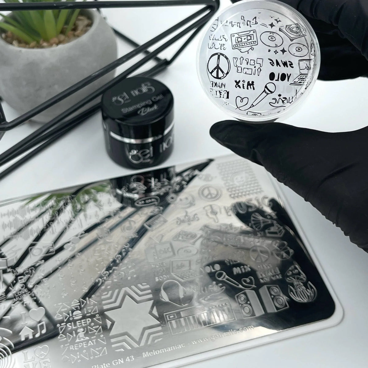 Plaque de stamping GN 43 - Melomaniac